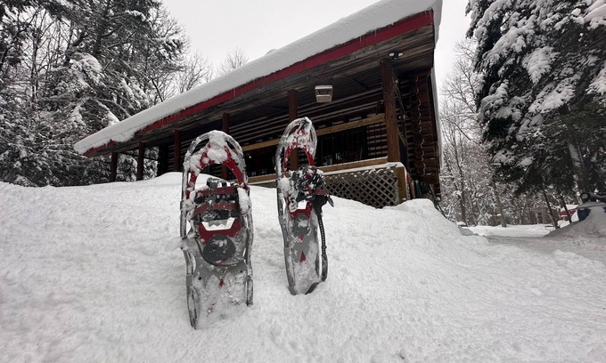 Novar Cabin | Muskoka Cabin Skating Tubing Snowshoeing Pool Table Hot Tub