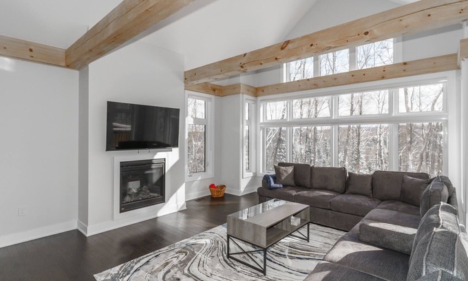 Lake of Bays Cottage | Muskoka Cottage ~ Algonquin ~ Dwight ~ Lake of Bays ~ Blazing Internet ~ SmartTV