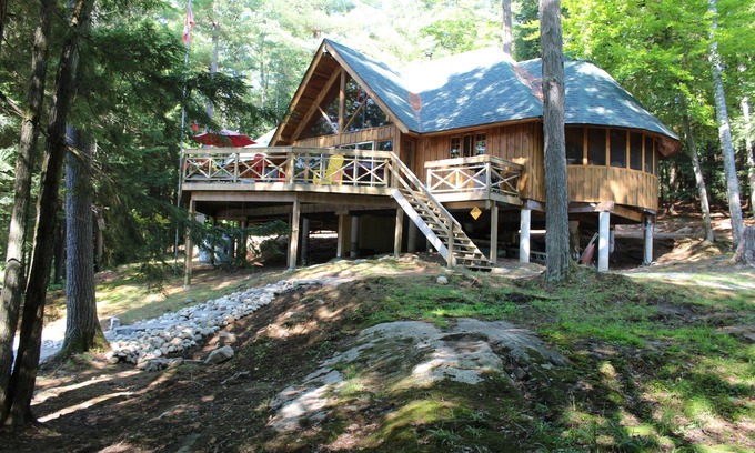 Muskoka Lakes Cottage | Muskoka Cottage Escape Moon River Bala