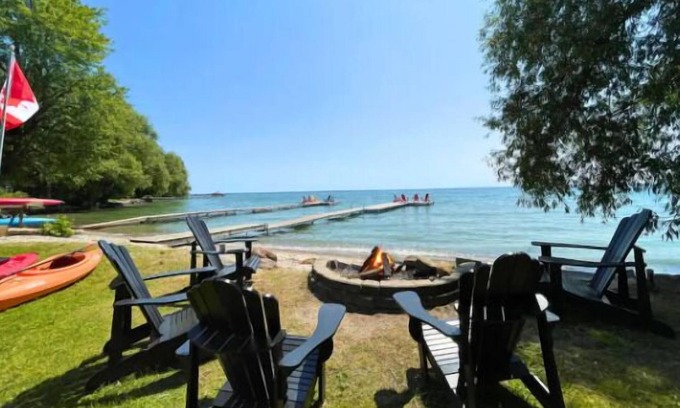 Big Bay Point Cottage | Muskoka Gem | Kayaks, Firepit, BBQ & Sandy Shore