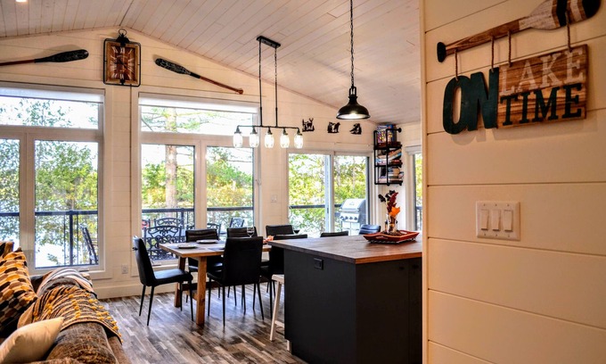 Lake of Bays Cottage | Muskoka Getaway on Peninsula Lake, Beautifully Decorated New Built Cottage