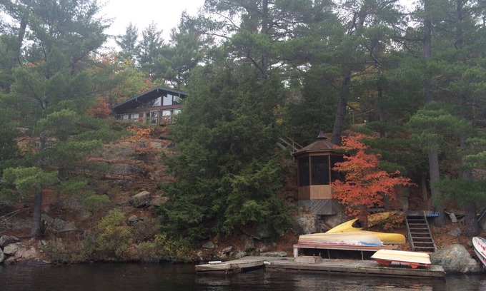 Gravenhurst Cottage | Muskoka lakefront island cottage suitable for large families
