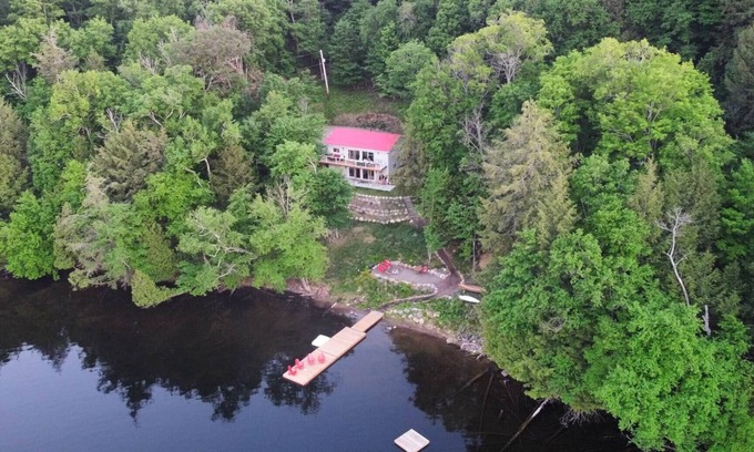 Lake of Bays Cottage | Muskoka Maple Cottage, 4 Bedrooms, 2 baths, beautiful view, located on quiet bay