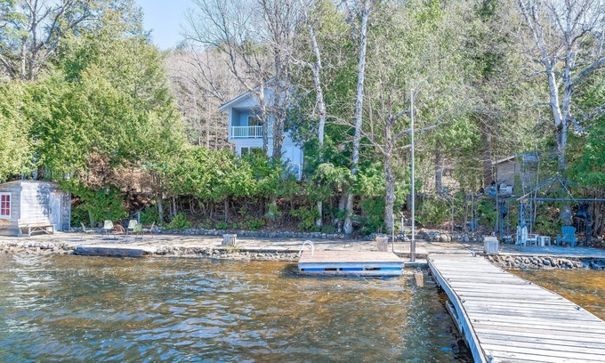 Dorset Cottage | MUSKOKA PAINT LAKE, priceless views