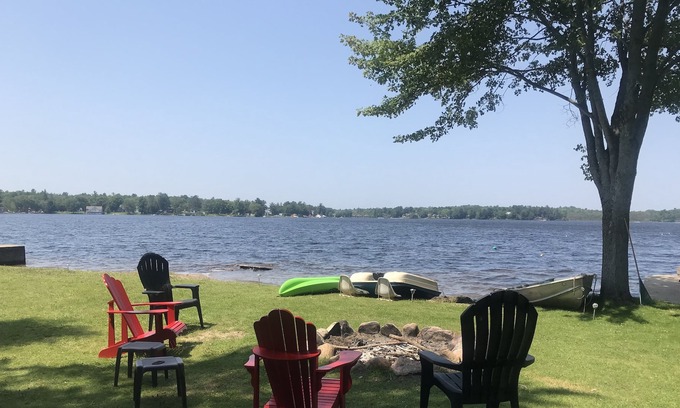 Port Stanton Cottage | Muskoka Point Zen - Lake Beach HotTub Wifi Toys. SUMMER MINIMUM 3 Nights