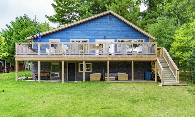 Port Carling Cottage | Muskoka Riverside Retreat on the Indian River in the heart of Port Carling