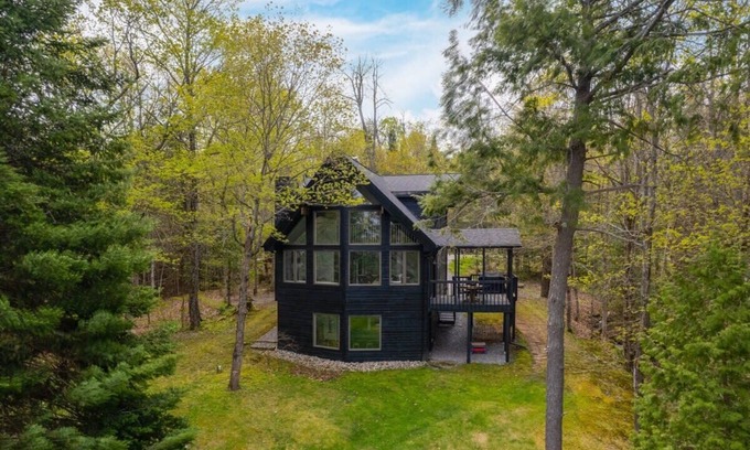 Perry House | Muskokan Mirage Located on Mirage Lake
