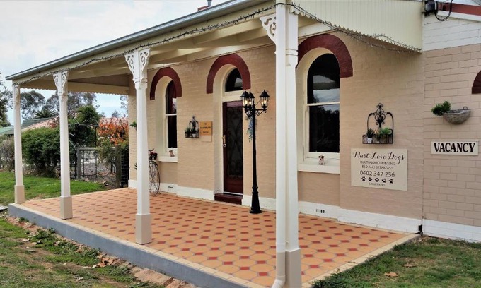 Rutherglen Bed & Breakfast | Must Love Dogs B&B & Self Contained Cottage