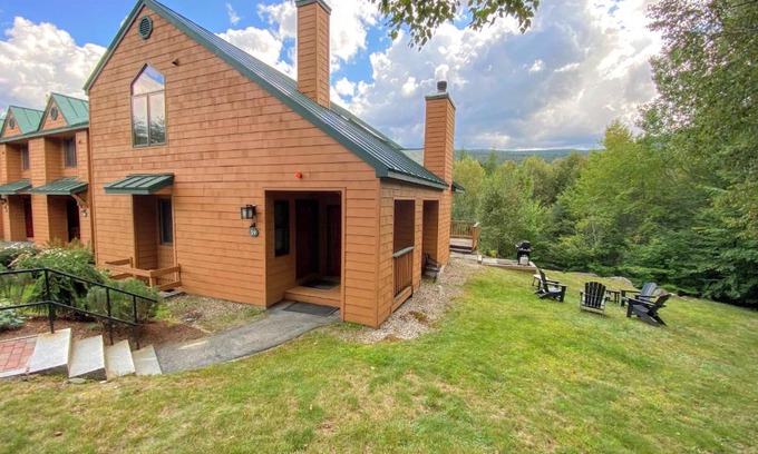 Bretton Woods Villa | MWP59 Mount Wash Place Townhome fireplace large deck yard