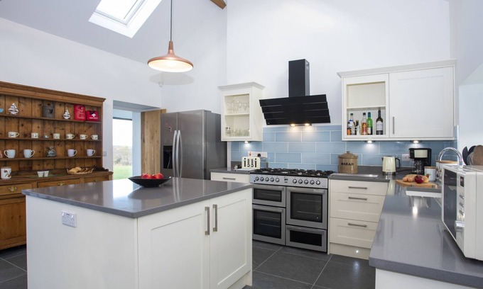 Rhoscolyn Cottage | Mwythus