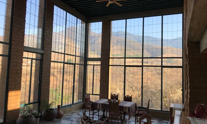 San Andres Huayapan House | Spacious and secluded Architectural gem with stunning mountain views.