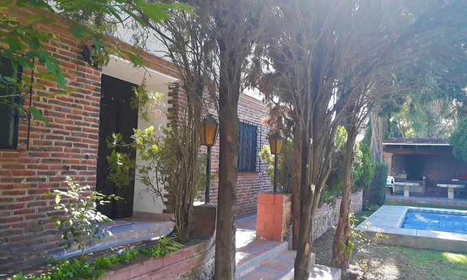 Tequisquiapan House | Espaciosa casa con alberca y asador en el Club de Golf Tequisquiapan