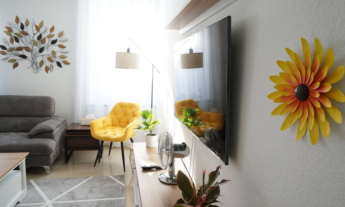 Frankenthal Apartment | "My Apartment" Flowers with fireplace for up to 10 people