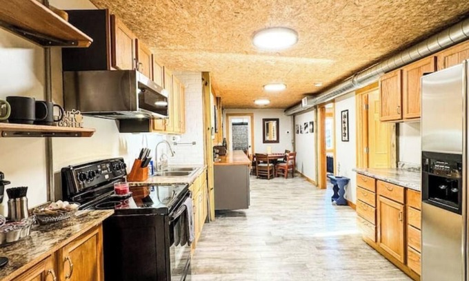 Willmar House | MY FLAT! Industrial 3 Bd with outdoor space!