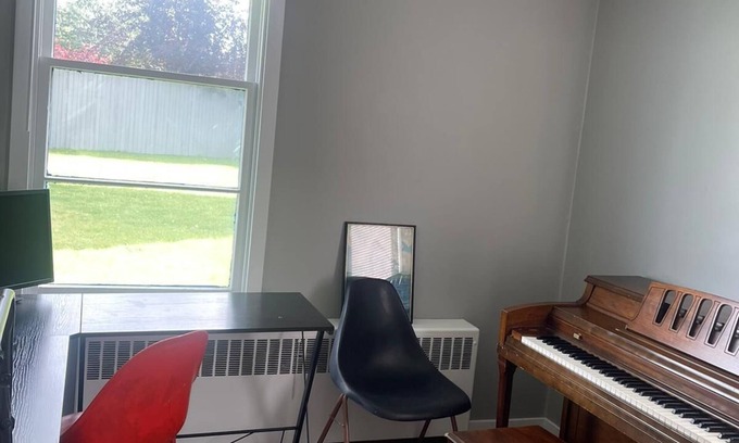 Campbell Park House | My Grandmother's cozy home - FREE Laundry & Wi-fi