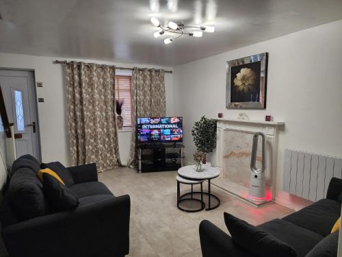 Swinton House | My Holiday Home -2 Bed House-Free Parking
