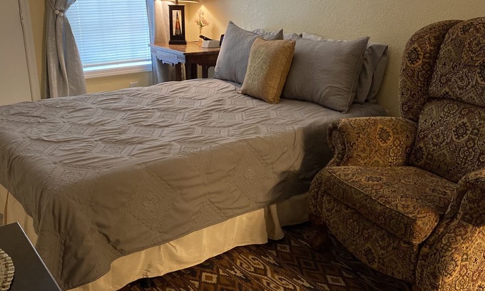West San Antonio Apartment | My lovely 1 bed private studio with kitchenette