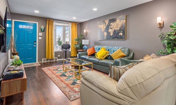 Oak Forest House | My Prima Karina BEAUTIFUL 4bd 2ba in quiet Chicago Suburb