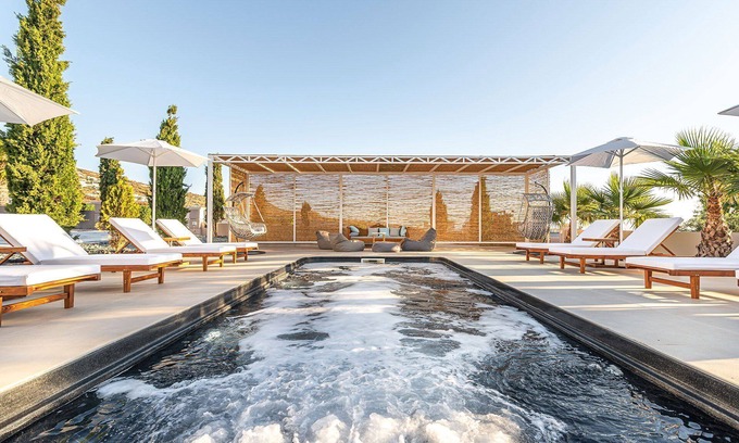 Kamari Villa | My Rental Homes | Villa Theo private pool and hot tub