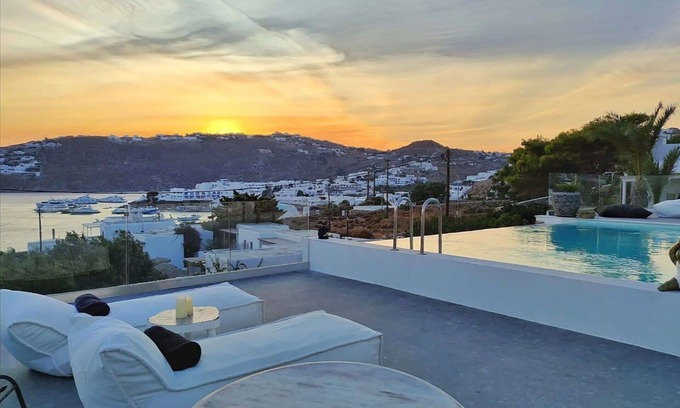 Platis Gialos Villa | My Rental Homes - Villa Waves with pool and Jacuzzi. Close to Platis Gialos beach