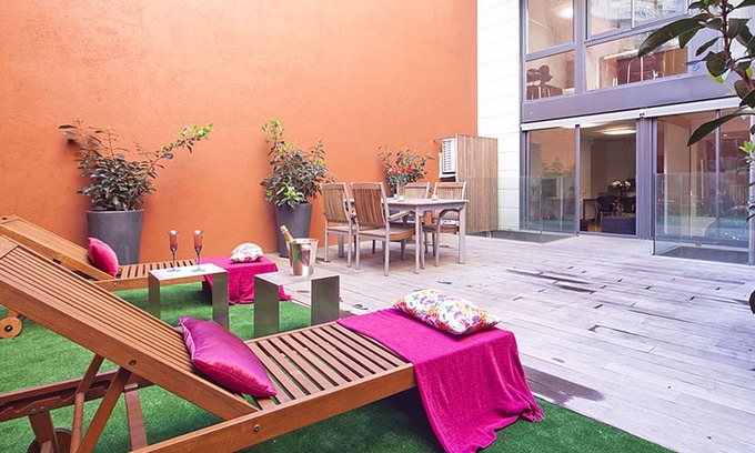 el Fort Pienc Apartment | My Space Barcelona 6 Apart. to have 48 people around the Triunfo Arco