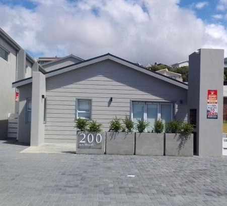 L'Agulhas House | Mya