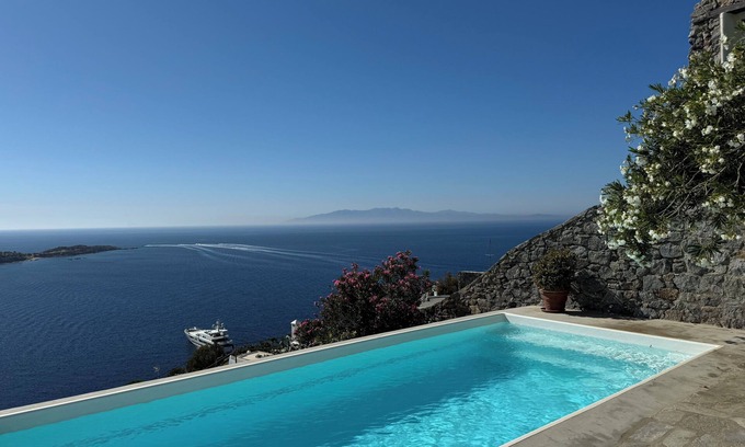 Paraga Villa | Myconian Villa with a stunning veranda and views