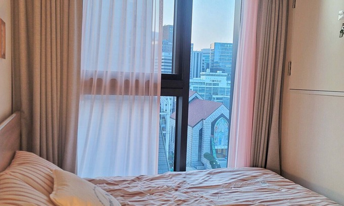 Myeongdong Apartment | Myeongdong 5min l Airport bus l High-rise ㅣmagnificent view of the church