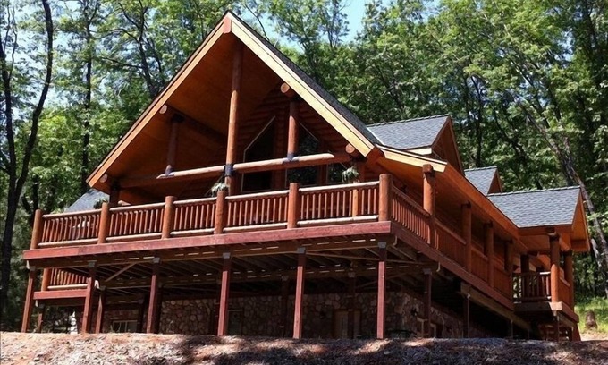 Lakehead-Lakeshore Cabin | Myers' Hillside Hideaway w/Boat Slip
