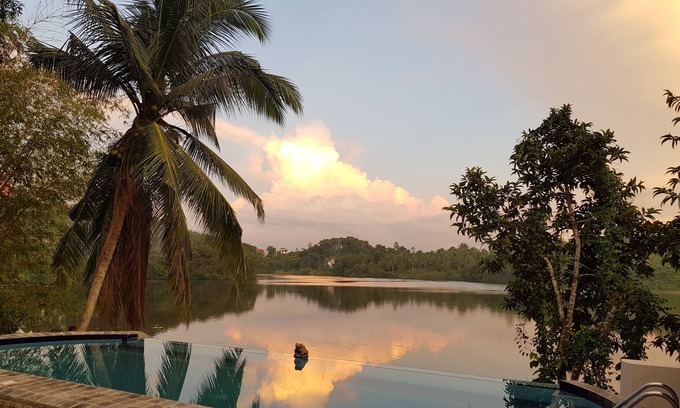 Bandaragama Bed & Breakfast | MyH LAKE FRONT Villa near City (Bed and Breakfast)