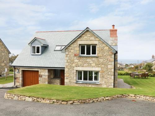 Pendeen House | Myles View