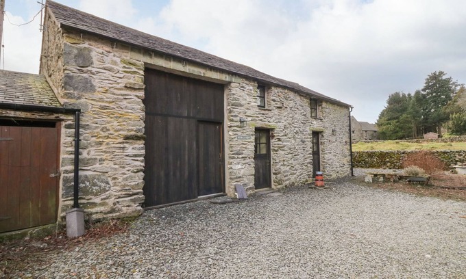 Low Newton Cottage | MYRA'S VIEW, romantic, character holiday cottage in Newby Bridge