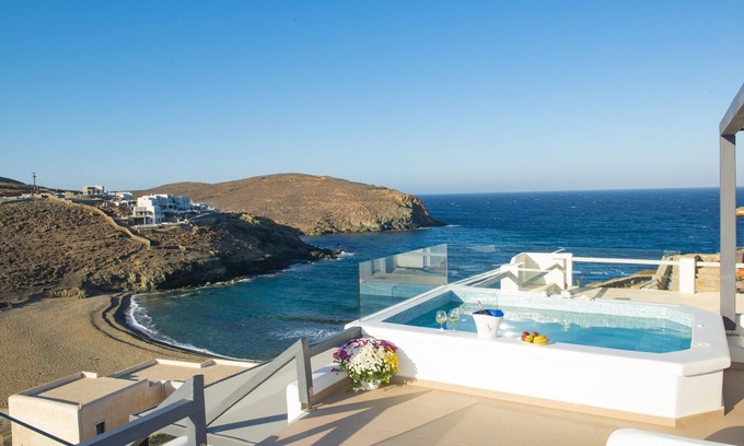 Xilokeratidi Villa | Myrsini's Luxury Suites