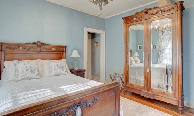 Greater Belhaven Apartment | “Myrtle”-Stylish apartment in historic Belhaven