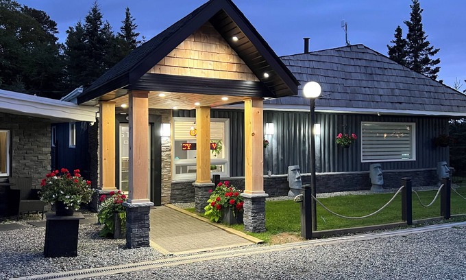 Algoma District Hotel | Mystic Isle Motel