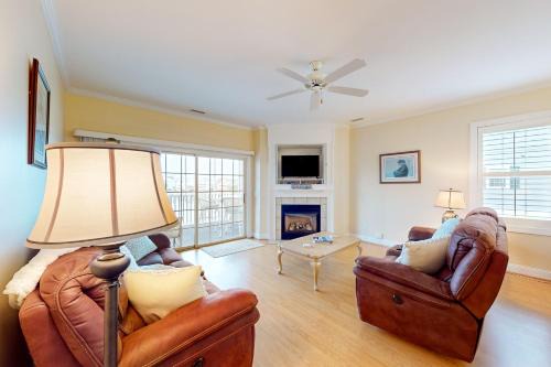 St. James Apartment | Mystic Marina, 204B