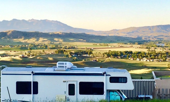 Livingston House | Mystic Mountain RV. 3 Nite min & is a Sationery Rental (NO driving).