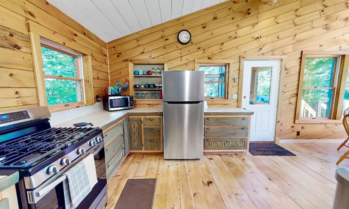 Greenville House | Mystic Nights (Direct ITS Trail Access with Private Water Frontage)