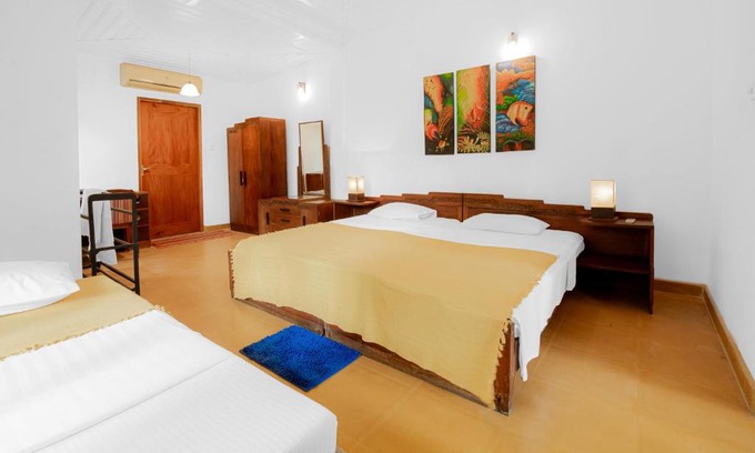 Panadura Bed & Breakfast | Mystic Riverfront Bungalow