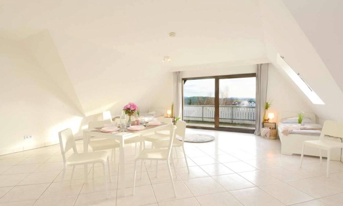 Simonshofen Apartment | Nü09 - Schöne Ferienwohnung mit Balkon in Lauf an der Pegnitz bei Nürnberg, 110qm, 4 Zimmer, Max. 8 Personen