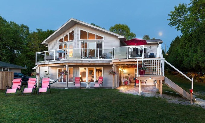 Wiarton House | N' This on the Bay -Vacation Suite
