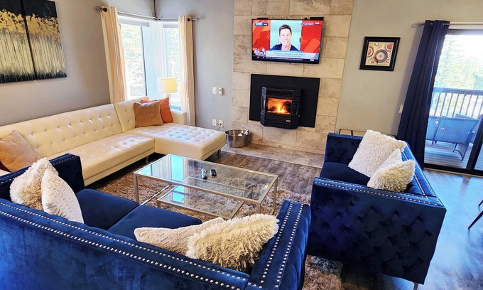 Mammoth Lakes Condo | n200 Steps to Village & Gondola /Sleeps 12