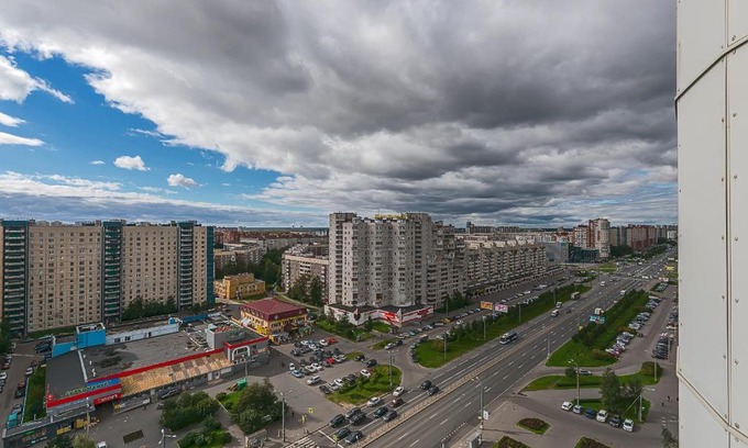 Ozero Dolgoe Apartment | Na Komendantskom 25 Apartment