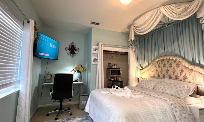 Tracy House | Nabor(10) fully furnished charming amazing bedroom