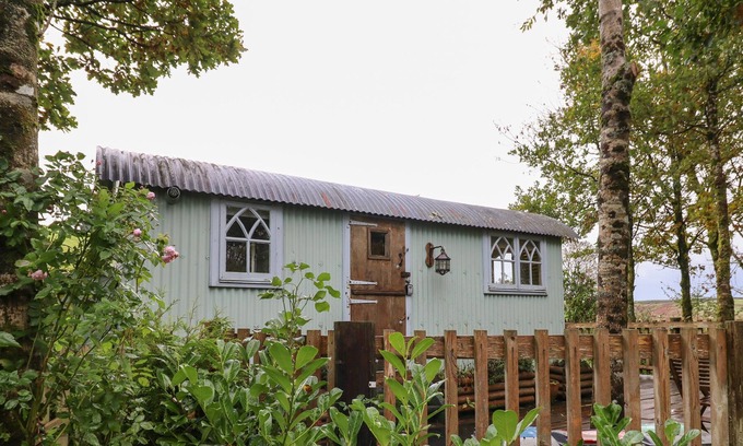 Newcastle-on-Clun Cottage | NADINE, pet friendly, with open fire in Beguildy