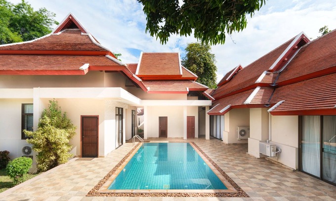 Chiang Mai Villa | Nadoo Thai Lanna-style luxurious private pool villa.five bedrooms.