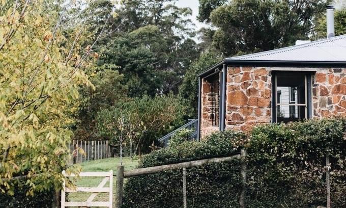 Reedy Marsh House | Naivasha Cottage with antique outdoor bath