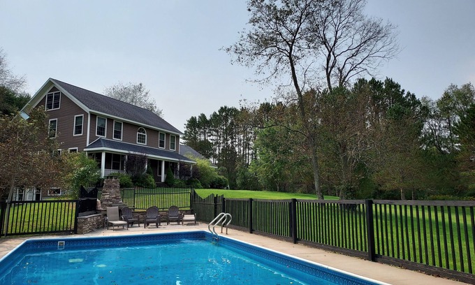 Cooperstown House | Name: Hill Crest Private Setting. Heated Pool. 4 Minutes to Dreams Park