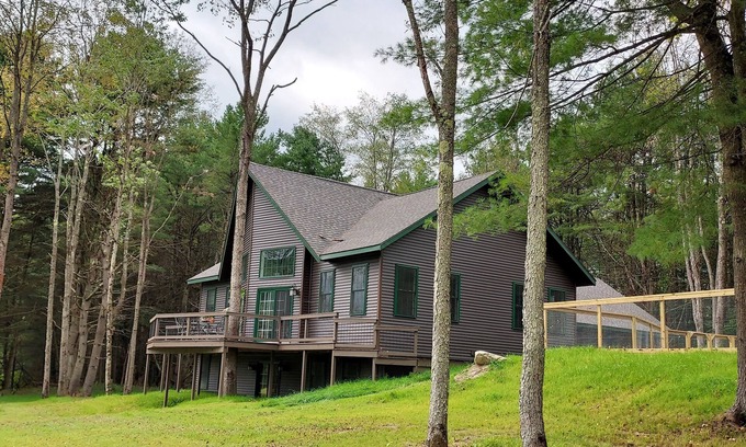 Cooperstown House | Name: Hill Side Country Setting. Heated Pool. 4 minutes to Dreams Park.