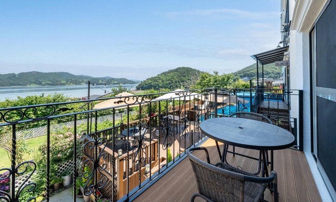 Tanghang-ri House | Namhae Ryu&lee Pet Pension